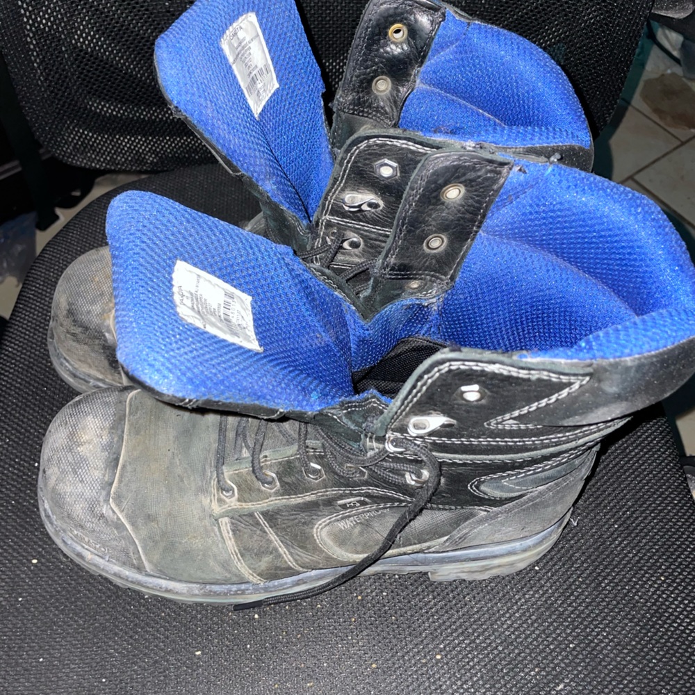 Heavy duty work boots